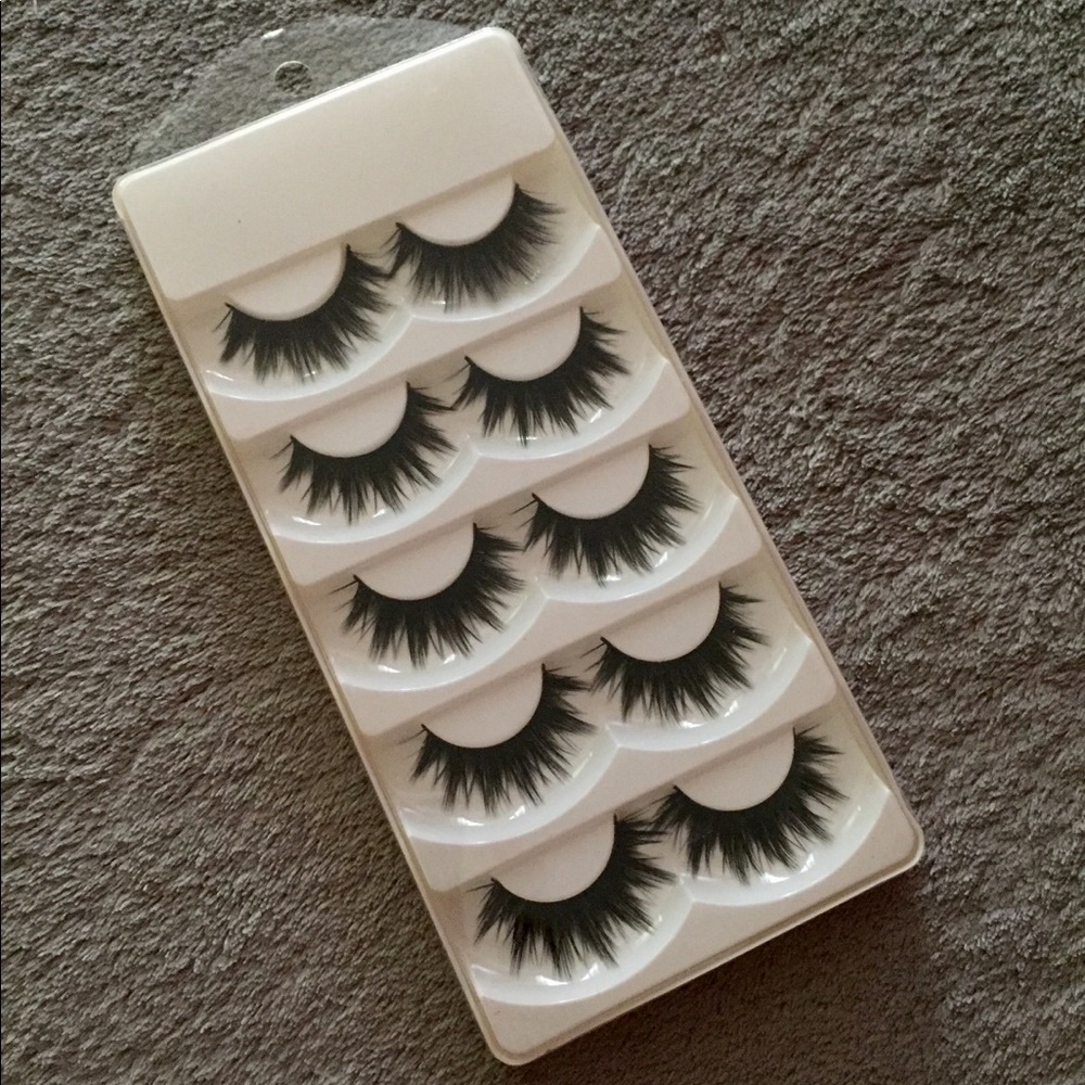 False eyelashes